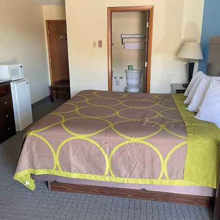 Amerivu Inn & Suites О Клер Екстериор снимка