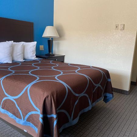 Amerivu Inn & Suites О Клер Екстериор снимка