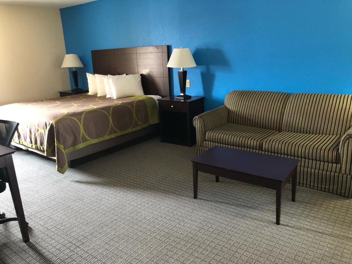 Amerivu Inn & Suites О Клер Екстериор снимка