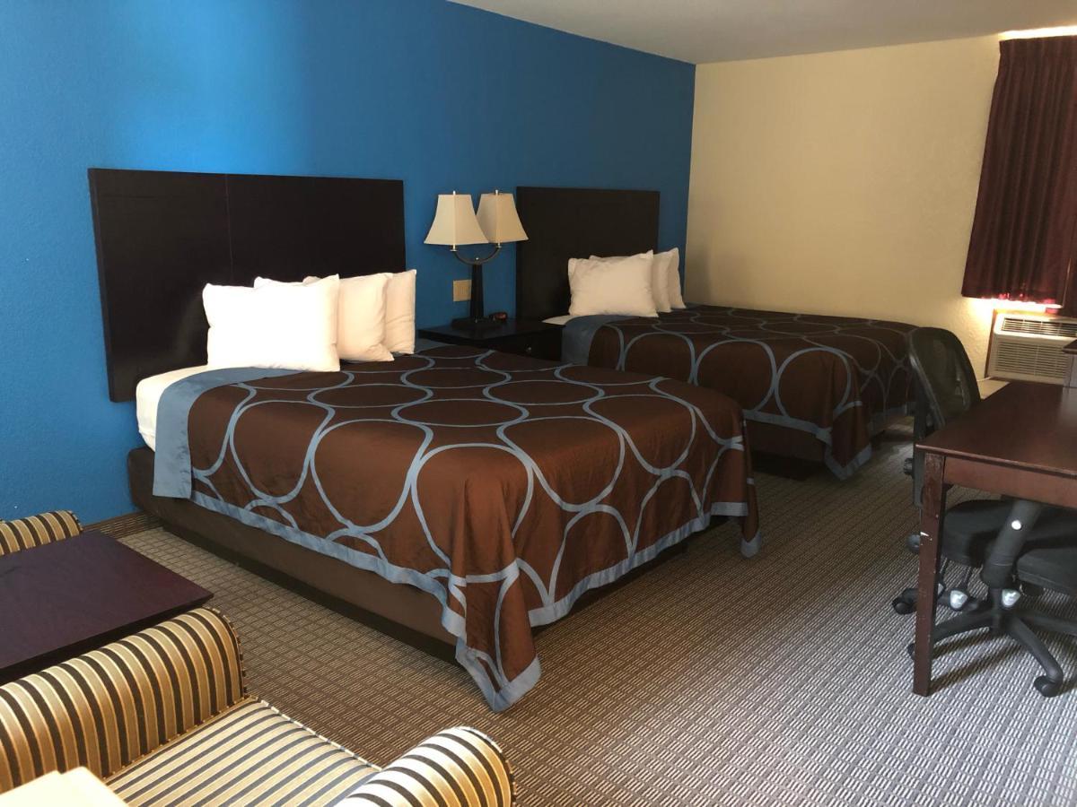 Amerivu Inn & Suites О Клер Екстериор снимка
